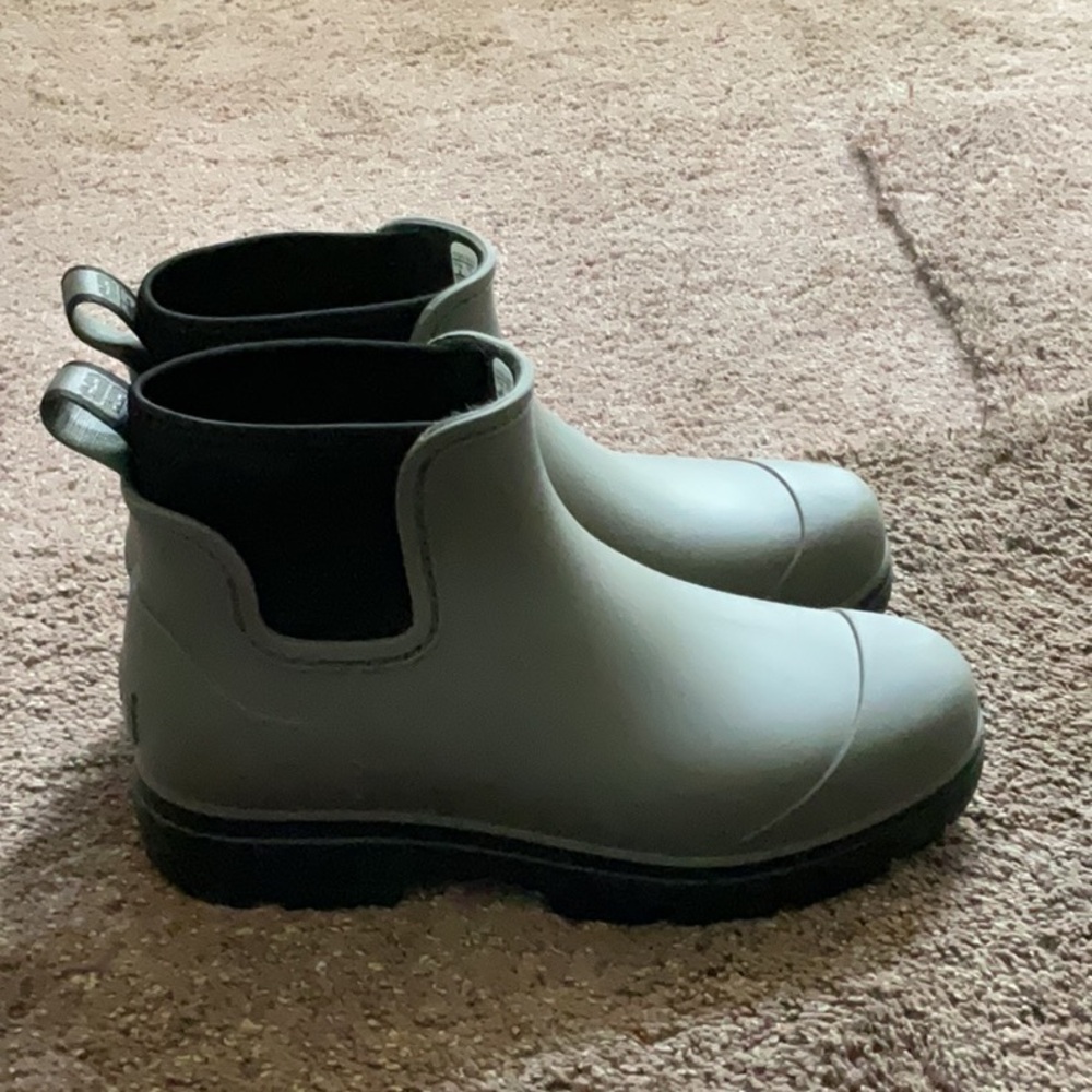 UGG Gray Winter Rain Boots Slip-On Design
